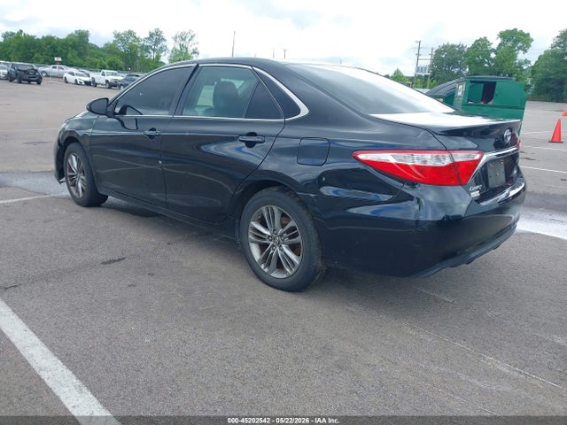 45202542 :رقم المزاد ، 4T1BF1FK6GU261704 vin ، 2016 Toyota Camry Se مزاد بيع