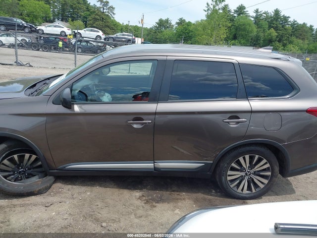 45202548 :رقم المزاد ، JA4AZ3A34KZ008227 vin ، 2019 Mitsubishi Outlander Es مزاد بيع