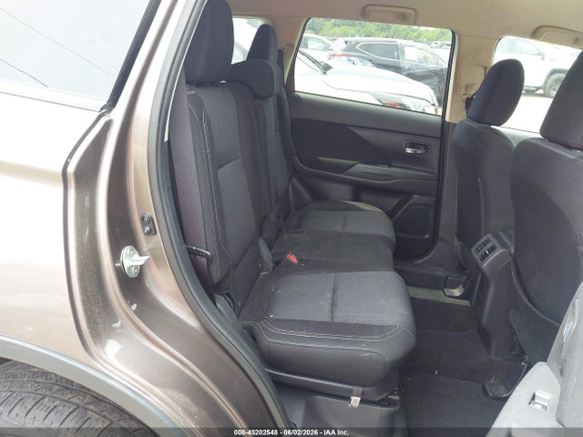45202548 :رقم المزاد ، JA4AZ3A34KZ008227 vin ، 2019 Mitsubishi Outlander Es مزاد بيع