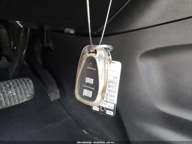 2GNAXUEV5K6257037 Chevrolet EQUINOX LT