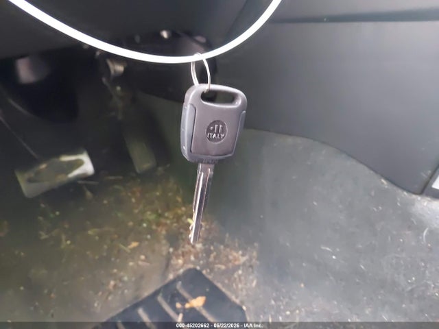 45202662 :رقم المزاد ، 2T1KR30E17C654095 vin ، 2007 Toyota Matrix Xr مزاد بيع