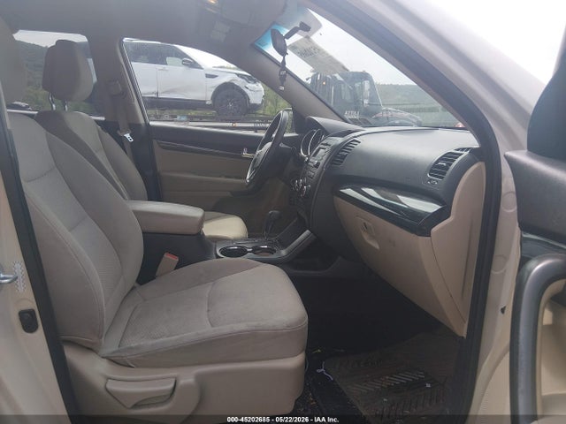 Продажа на аукционе авто 2011 Kia Sorento Lx, vin: 5XYKTCA13BG009975, номер лота: 45202685