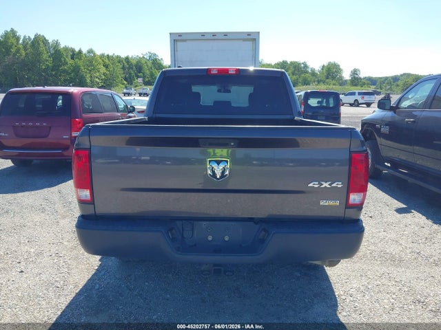 45202757 :رقم المزاد ، 1C6RR7KG0JS300490 vin ، 2018 Ram 1500 Tradesman  4x4 5'7 Box مزاد بيع