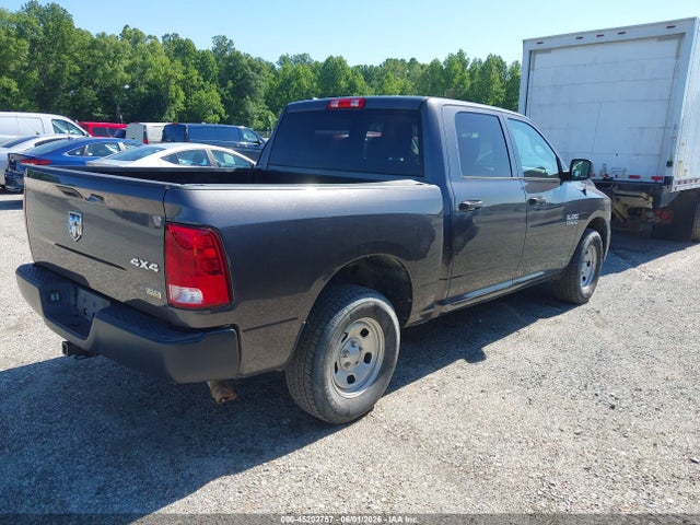 45202757 :رقم المزاد ، 1C6RR7KG0JS300490 vin ، 2018 Ram 1500 Tradesman  4x4 5'7 Box مزاد بيع