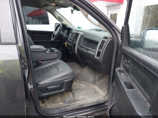 45202757 :رقم المزاد ، 1C6RR7KG0JS300490 vin ، 2018 Ram 1500 Tradesman  4x4 5'7 Box مزاد بيع