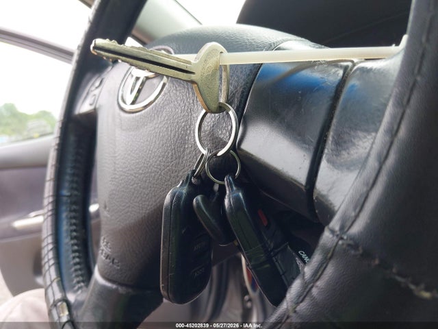 45202839 :رقم المزاد ، 4T1BE32K96U660917 vin ، 2006 Toyota Camry Se مزاد بيع