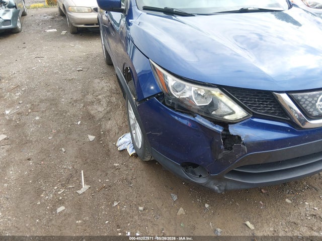 JN1BJ1CP8JW180446 Nissan Rogue Sport S