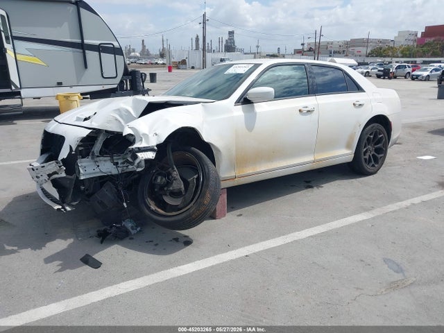 Chrysler 300 300s 2019 2C3CCABG8KH634020 Image 2