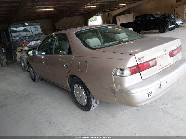 45203640 :رقم المزاد ، 4T1BG22K7WU329063 vin ، 1998 Toyota Camry Le مزاد بيع