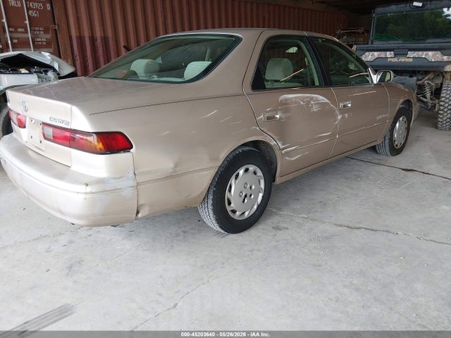 45203640 :رقم المزاد ، 4T1BG22K7WU329063 vin ، 1998 Toyota Camry Le مزاد بيع