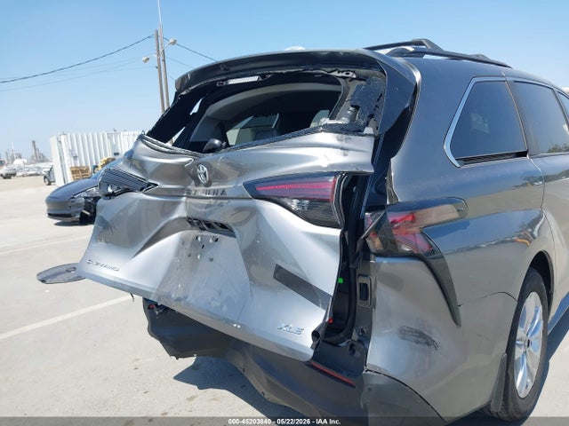 2026 Toyota Sienna Xle მანქანა იყიდება აუქციონზე, vin: 5TDYSKFC4TS235724, აუქციონის ნომერი: 45203840