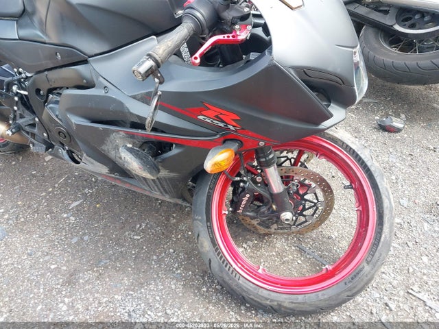 2017 Suzuki Gsx-r1000 მანქანა იყიდება აუქციონზე, vin: JS1DM11B9H2100393, აუქციონის ნომერი: 45203903