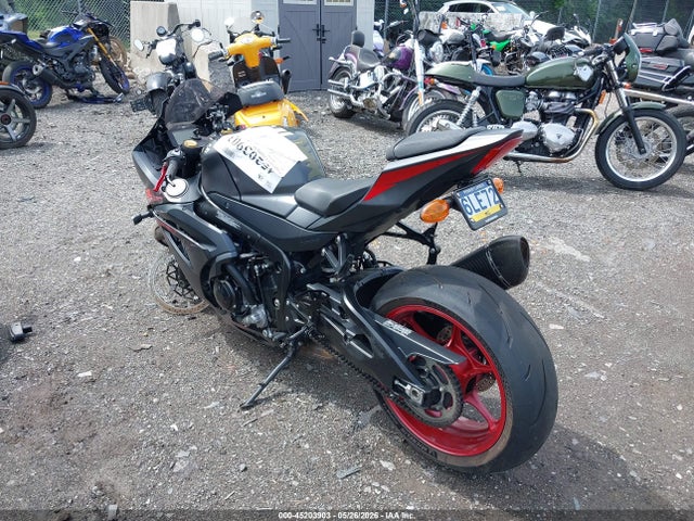 2017 Suzuki Gsx-r1000 მანქანა იყიდება აუქციონზე, vin: JS1DM11B9H2100393, აუქციონის ნომერი: 45203903