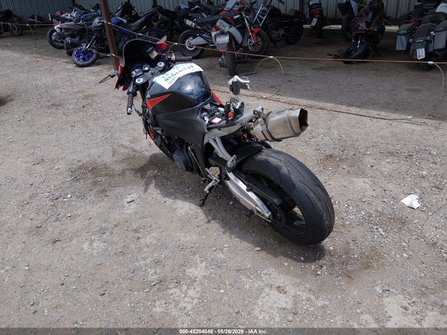 45204048 :رقم المزاد ، JH2PC4041BK400745 vin ، 2011 Honda Cbr600 Rr مزاد بيع