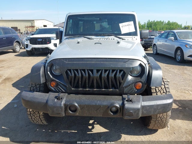 45204082 :رقم المزاد ، 1J4BA5H18BL635804 vin ، 2011 Jeep Wrangler Unlimited Sahara مزاد بيع