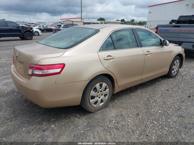45204095 :رقم المزاد ، 4T1BF3EK8AU006170 vin ، 2010 Toyota Camry Le مزاد بيع
