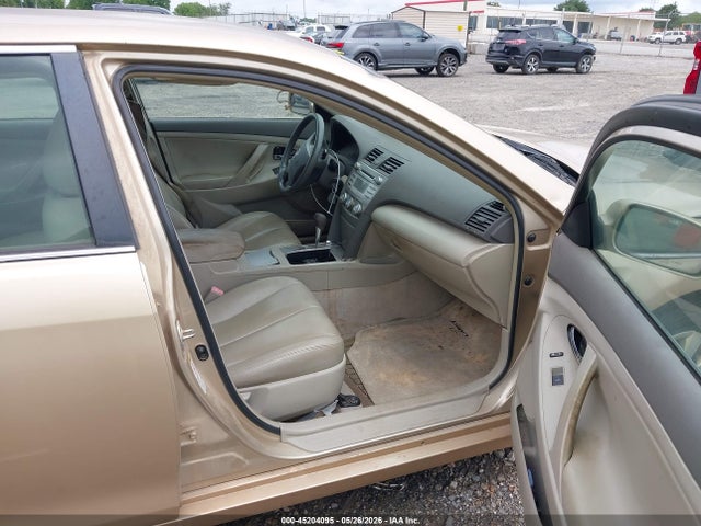 45204095 :رقم المزاد ، 4T1BF3EK8AU006170 vin ، 2010 Toyota Camry Le مزاد بيع