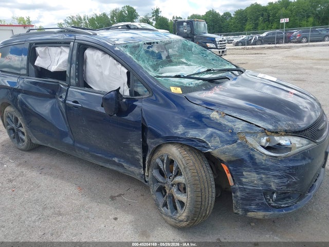 2020 Chrysler Pacifica Touring L მანქანა იყიდება აუქციონზე, vin: 2C4RC1BG5LR239567, აუქციონის ნომერი: 45204169