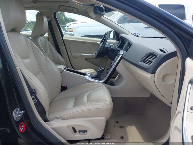 2014 Volvo S60 T5 მანქანა იყიდება აუქციონზე, vin: YV1612FS6E2275616, აუქციონის ნომერი: 45204182