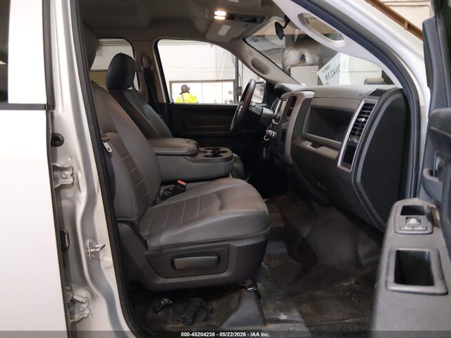 45204238 :رقم المزاد ، 1C6RR6KG1JS317230 vin ، 2018 Ram 1500 Tradesman  4x2 5'7 Box مزاد بيع