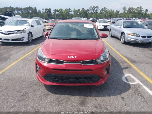 2022 Kia Rio S მანქანა იყიდება აუქციონზე, vin: 3KPA24AD6NE440987, აუქციონის ნომერი: 45204252