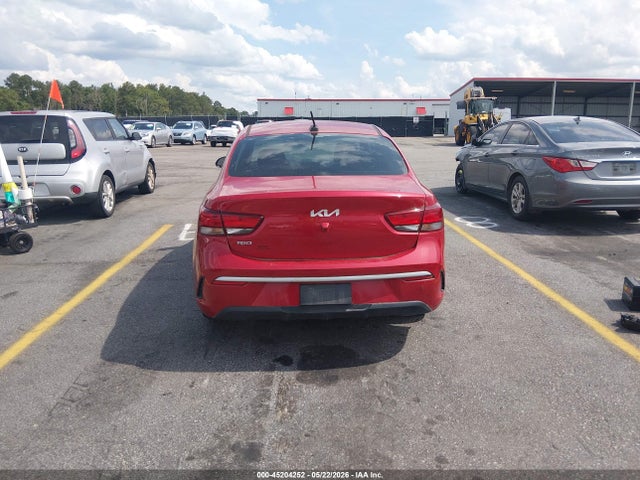 2022 Kia Rio S მანქანა იყიდება აუქციონზე, vin: 3KPA24AD6NE440987, აუქციონის ნომერი: 45204252