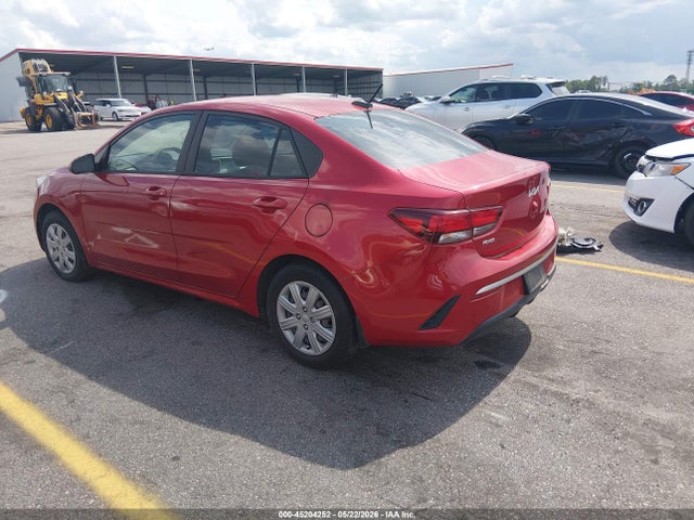 2022 Kia Rio S მანქანა იყიდება აუქციონზე, vin: 3KPA24AD6NE440987, აუქციონის ნომერი: 45204252