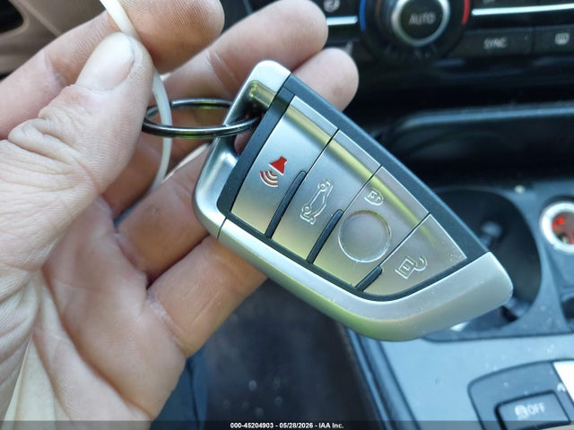 2015 Bmw 528i Xdrive მანქანა იყიდება აუქციონზე, vin: WBA5A7C53FD624912, აუქციონის ნომერი: 45204903