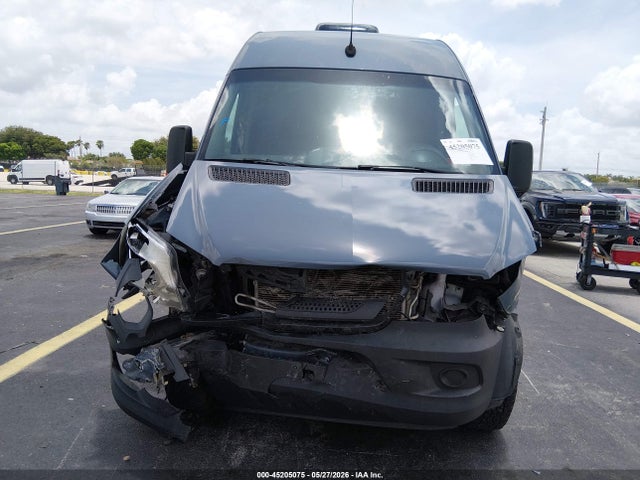 45205075 :رقم المزاد ، WD3PE7CD6JP632981 vin ، 2018 Mercedes-benz Sprinter 2500 Standard Roof V6 مزاد بيع