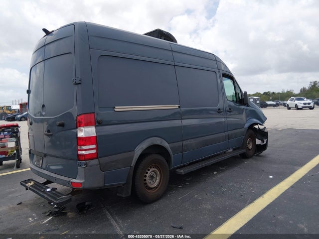 45205075 :رقم المزاد ، WD3PE7CD6JP632981 vin ، 2018 Mercedes-benz Sprinter 2500 Standard Roof V6 مزاد بيع