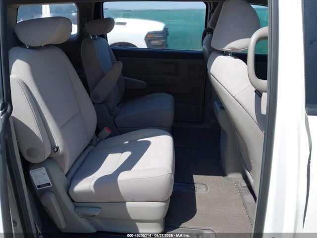 KIA Sedona L 2018 KNDMA5C1XJ6409816 Image 8