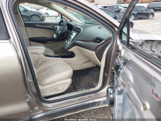 45205324 :رقم المزاد ، 5LMCJ3D96KUL09593 vin ، 2019 Lincoln Mkc Reserve مزاد بيع