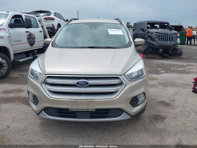 45205352 :رقم المزاد ، 1FMCU0GD5JUA74529 vin ، 2018 Ford Escape Se مزاد بيع