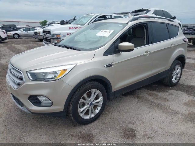 45205352 :رقم المزاد ، 1FMCU0GD5JUA74529 vin ، 2018 Ford Escape Se مزاد بيع