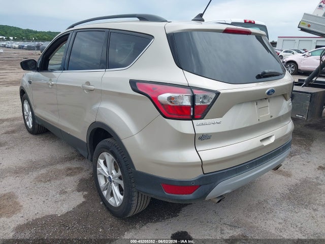 45205352 :رقم المزاد ، 1FMCU0GD5JUA74529 vin ، 2018 Ford Escape Se مزاد بيع