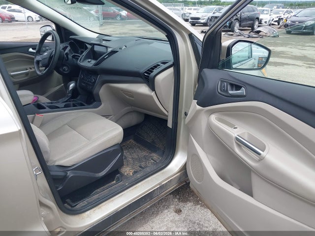 45205352 :رقم المزاد ، 1FMCU0GD5JUA74529 vin ، 2018 Ford Escape Se مزاد بيع