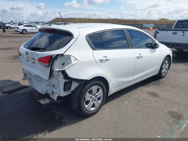 KIA FORTE LX 2017 KNAFK5A88H5678562 Image 4