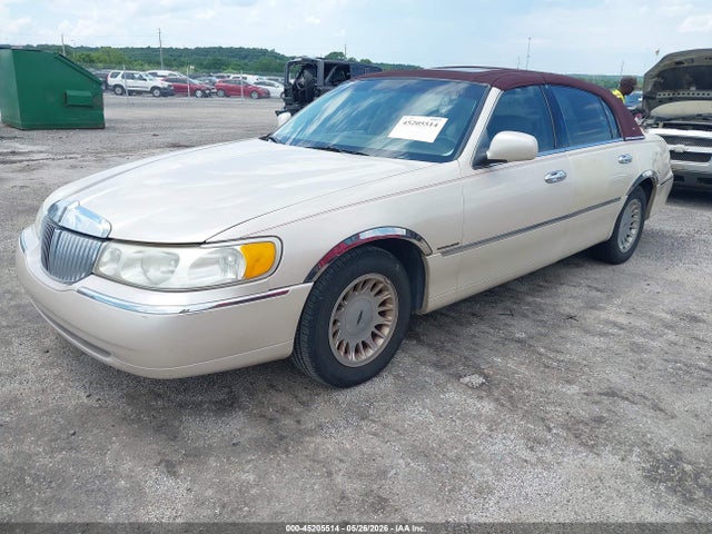 Aukcja sprzedaży 1999 Lincoln Town Car Cartier, vin: 1LNHM83W4XY648356, numer aukcji: 45205514