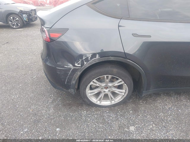 2024 Tesla Model Y Long Range Dual Motor All-wheel Drive მანქანა იყიდება აუქციონზე, vin: 7SAYGDEE7RA243197, აუქციონის ნომერი: 45205517