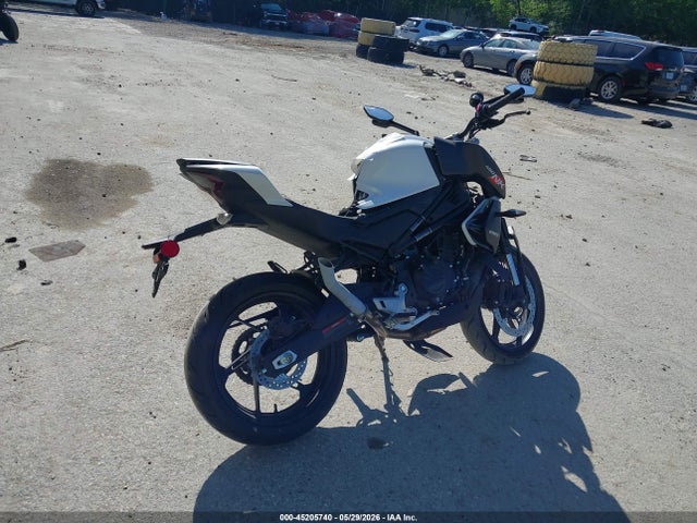45205740 :رقم المزاد ، LCEPESLB9S6002001 vin ، 2025 Cf Moto 450nk مزاد بيع