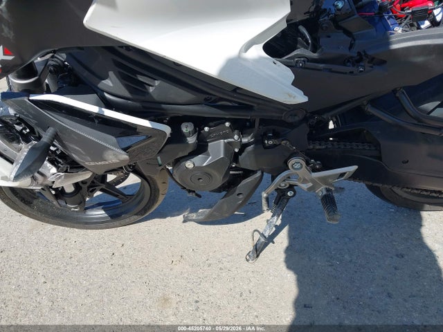 45205740 :رقم المزاد ، LCEPESLB9S6002001 vin ، 2025 Cf Moto 450nk مزاد بيع