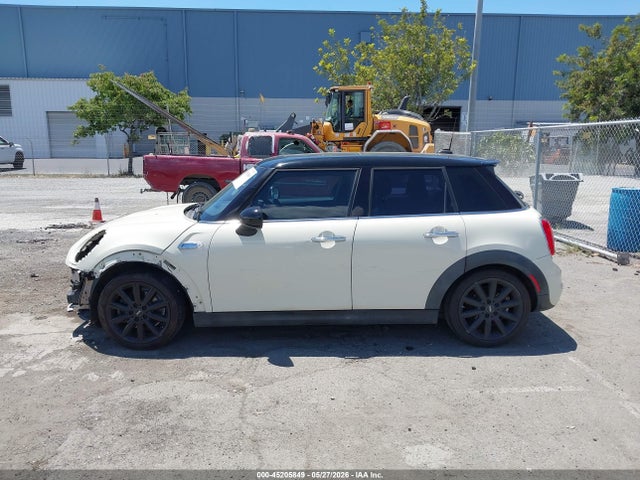 45205849 :رقم المزاد ، WMWXU3C5XF2B55857 vin ، 2015 Mini Hardtop Cooper S مزاد بيع