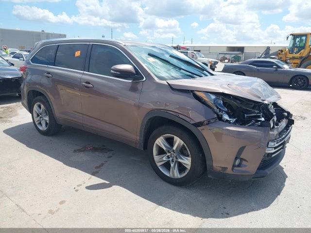 2017 5TDYZRFH3HS225631 main image