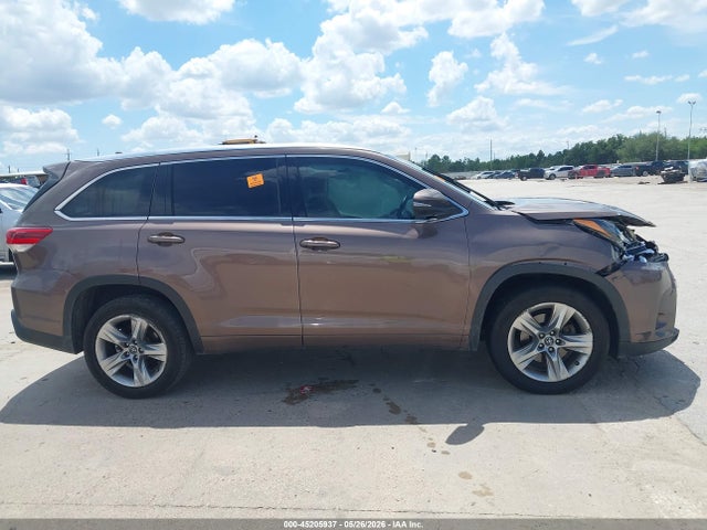 Toyota Highlander Limited 2017 5TDYZRFH3HS225631 Image 13
