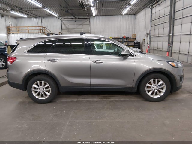 45206117 :رقم المزاد ، 5XYPGDA34HG284880 vin ، 2017 Kia Sorento 2.4l Lx مزاد بيع
