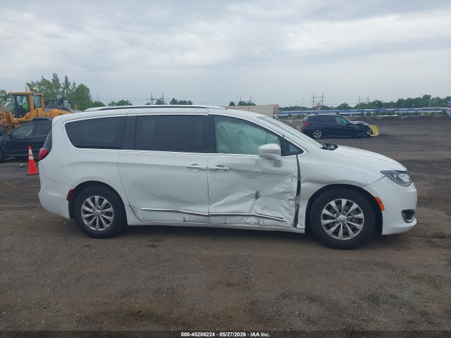 Продаж на аукціоні авто 2019 Chrysler Pacifica Touring L, vin: 2C4RC1BG0KR733186, номер лоту: 45206224