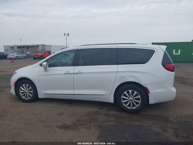 Продаж на аукціоні авто 2019 Chrysler Pacifica Touring L, vin: 2C4RC1BG0KR733186, номер лоту: 45206224
