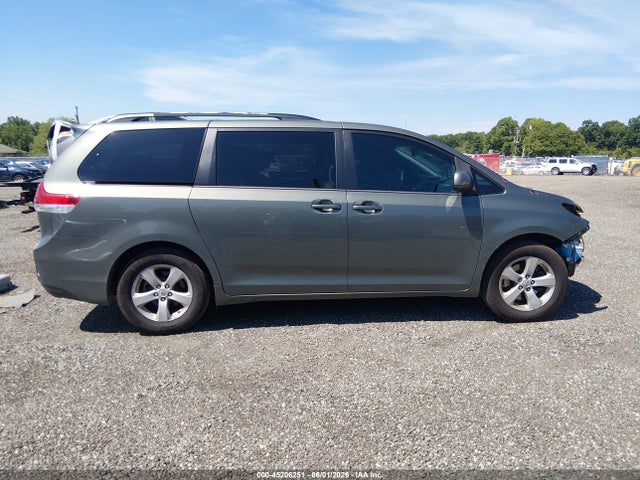 2013 Toyota Sienna Le V6 8 Passenger მანქანა იყიდება აუქციონზე, vin: 5TDKK3DC3DS399241, აუქციონის ნომერი: 45206251