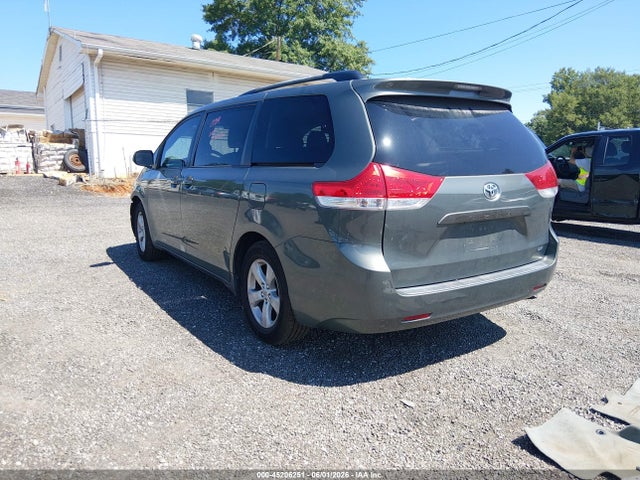 2013 Toyota Sienna Le V6 8 Passenger მანქანა იყიდება აუქციონზე, vin: 5TDKK3DC3DS399241, აუქციონის ნომერი: 45206251