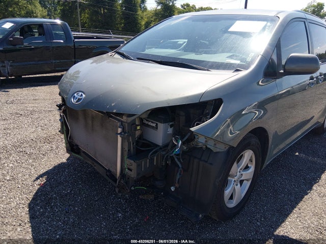 2013 Toyota Sienna Le V6 8 Passenger მანქანა იყიდება აუქციონზე, vin: 5TDKK3DC3DS399241, აუქციონის ნომერი: 45206251